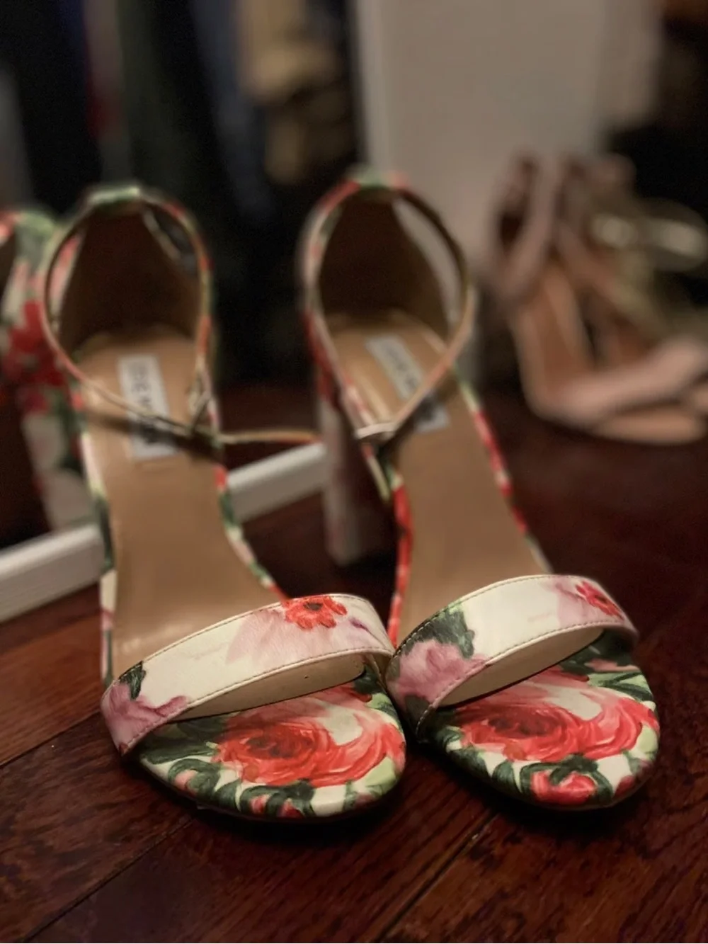 Steve Madden Carrson Sandals Floral Size 6